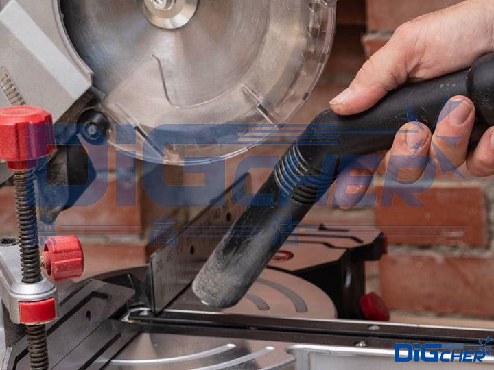 德高潔工業吸塵器在機械制造業的應用